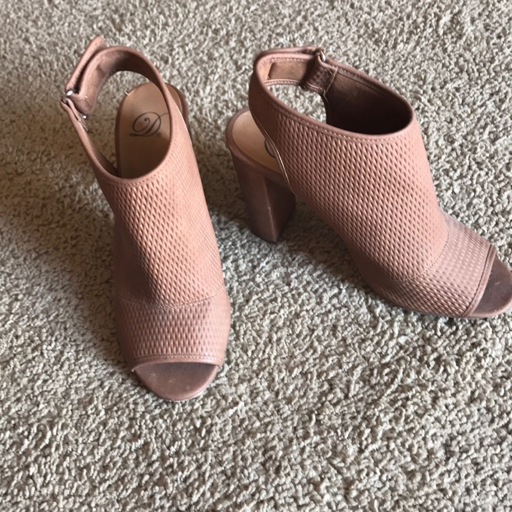 8.5 brown booty, open toe.